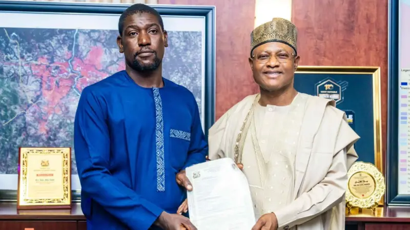 Gwamna Uba Sani Ya Bai Wa Mijin Marigayiya Ummulkhairi Gida da Tallafi